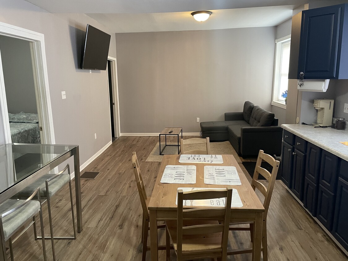 Dining room / living room p2 - 1401 W 47th St