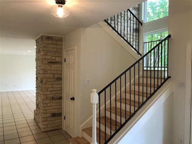 Building Photo - 809 Malabar St