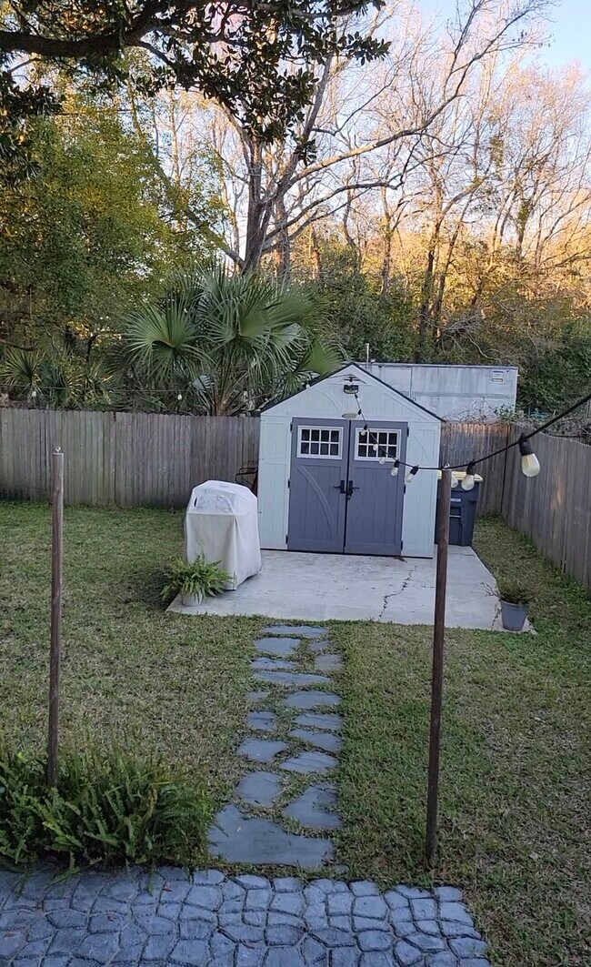 Foto del edificio - 2779 Dellwood Ave