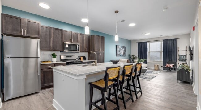 Building Photo - 334 W Diehl Rd