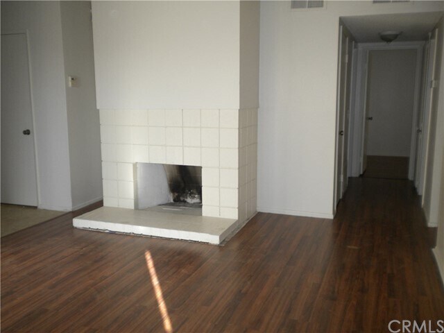 Foto del edificio - 23601 Golden Springs Dr