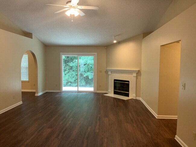 Foto del edificio - 7691 Enderby Ave E