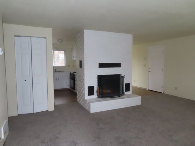 Photo - 1010Satre - FH Apartment