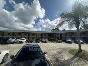 Building Photo - 100 Canebreakers Dr