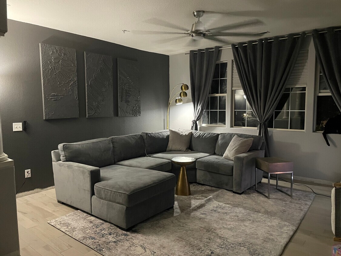 Foto principal - 8940 Fox Dr
