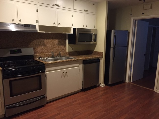 Stainless Steel Whirlpool Appliances - 1512 S Louisiana St