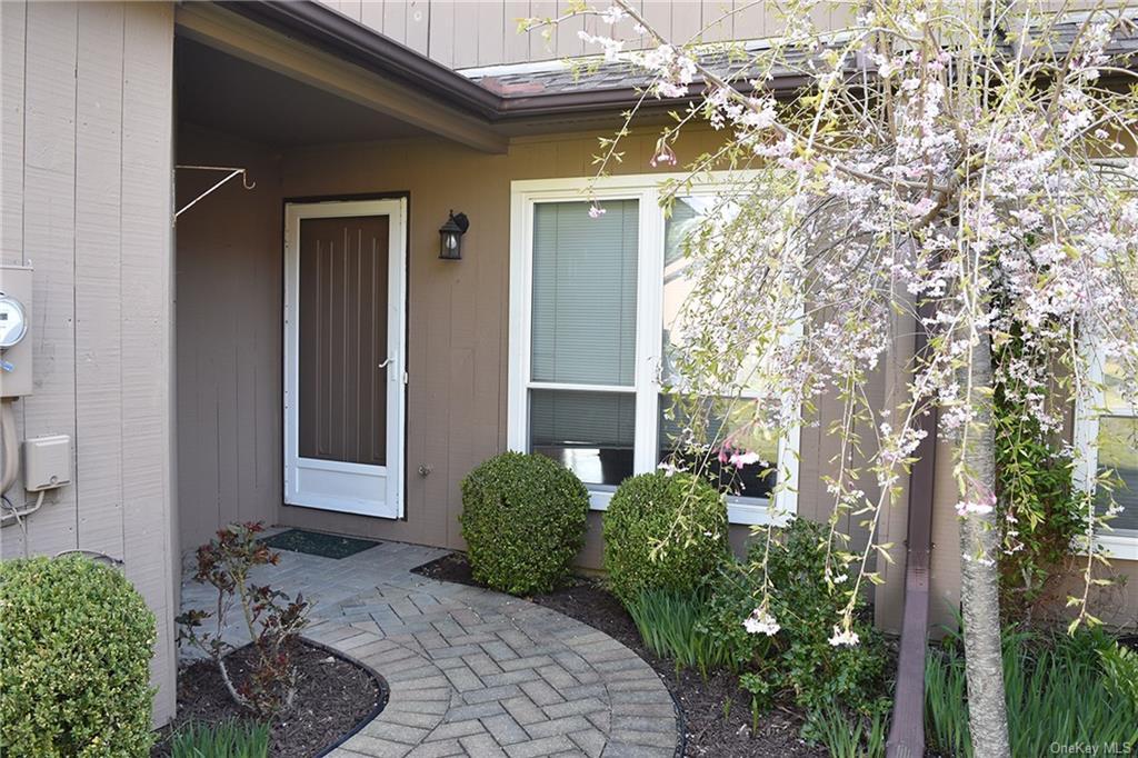 Foto principal - 9 Pond Dr W