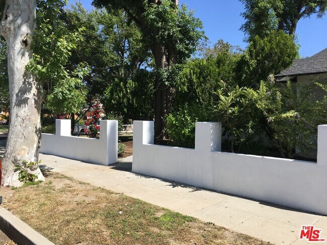 Building Photo - 6721 Melba Ave
