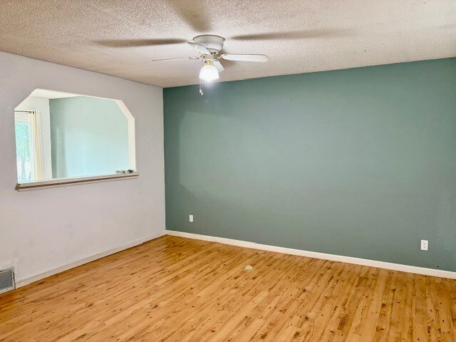 Foto del edificio - 2236 Fernwood Dr