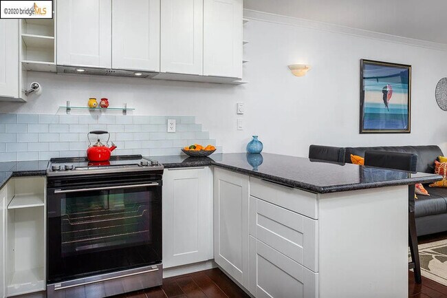 Building Photo - Wonderful Studio Apartment ready for move in