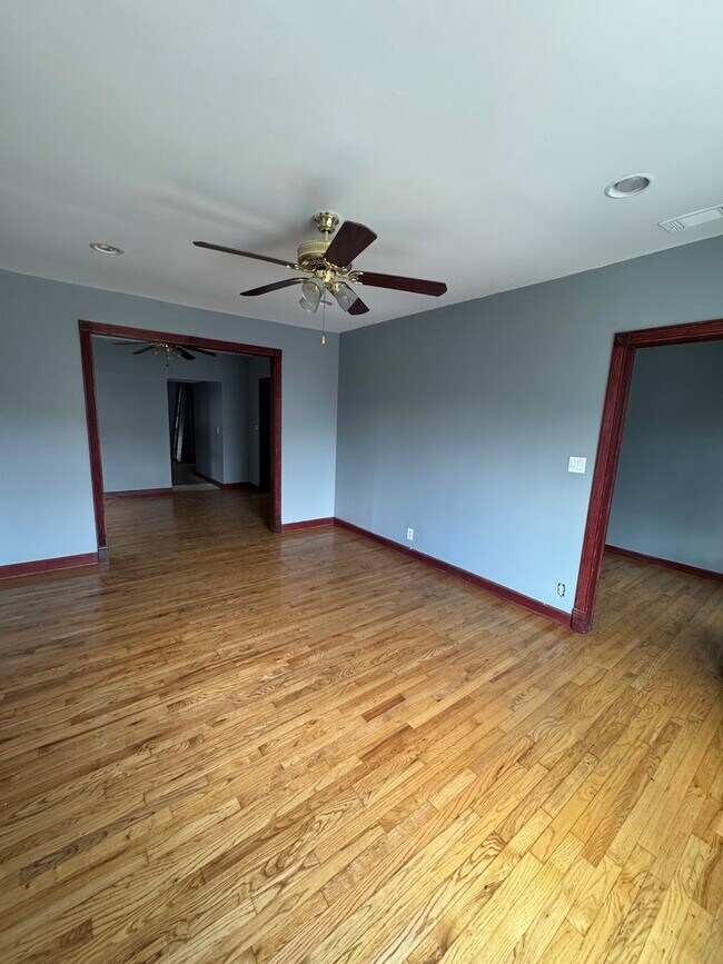 Foto del edificio - 1816 W 23rd St