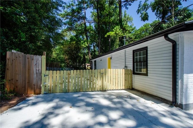 Building Photo - 4244 Lindsey Dr