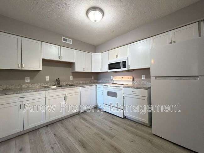 Foto del edificio - 2140 J St