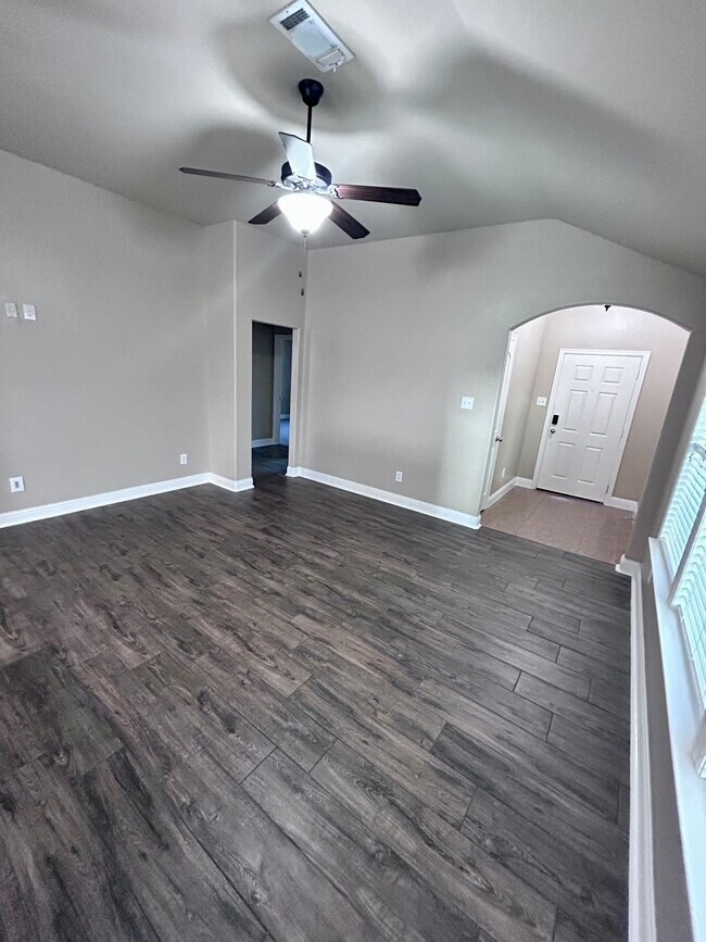 Building Photo - 1521 Applegate Way