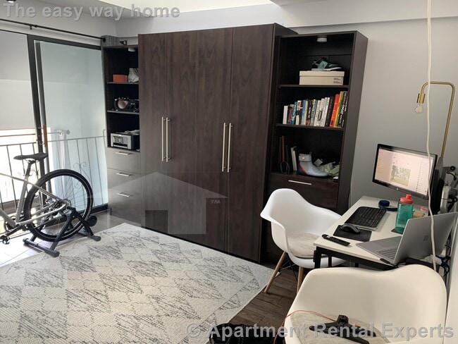 Building Photo - 14 Locust St