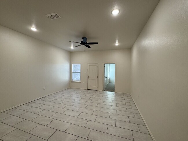 Building Photo - Luxurious Home Located in Frenship Distric...