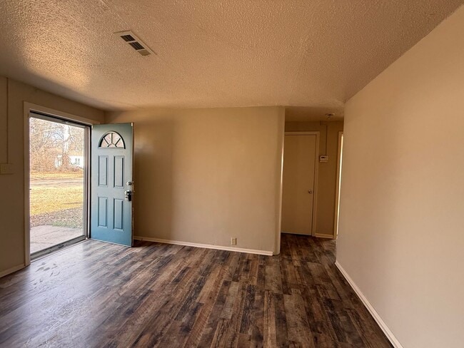 Building Photo - 1809 E Bayley St