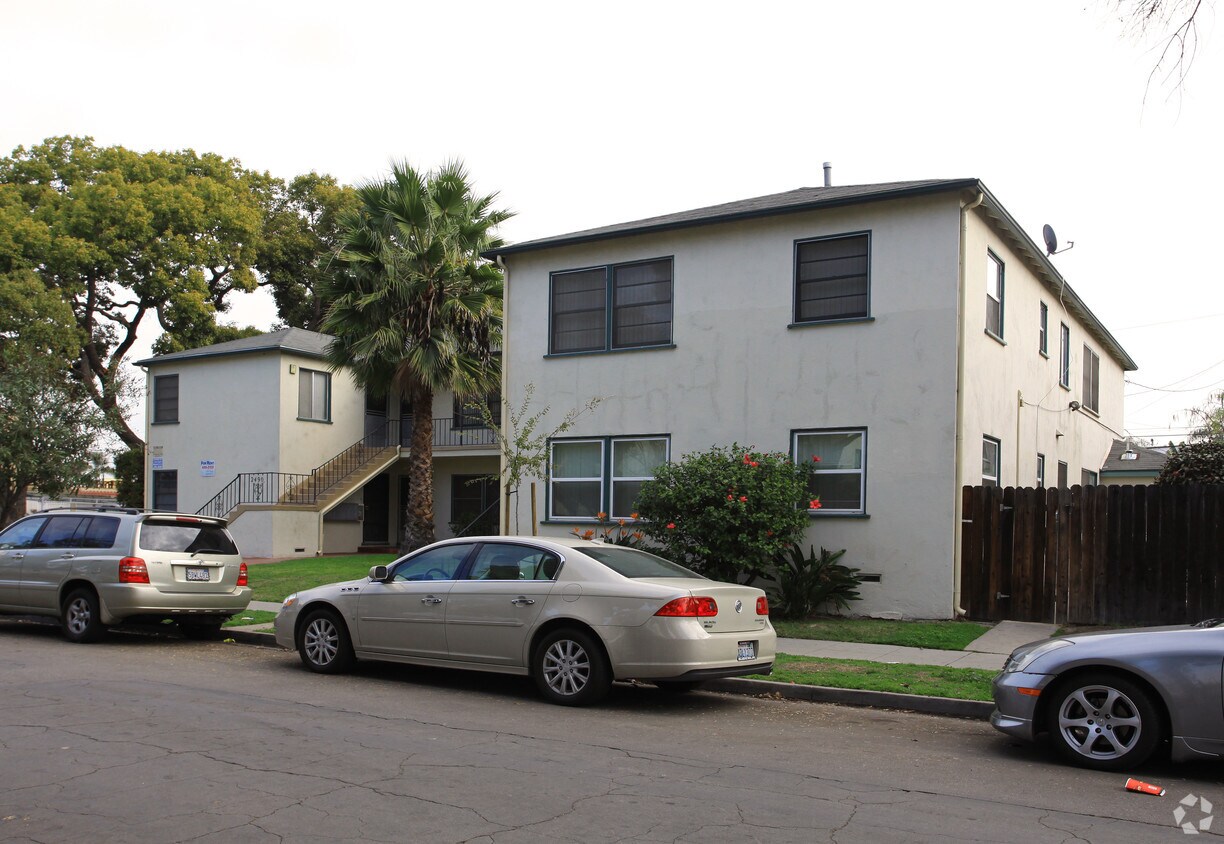 Primary Photo - 2490 Cedar Ave