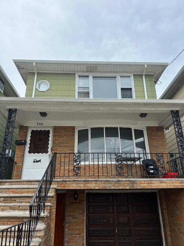 Primary Photo - 220 6th St
