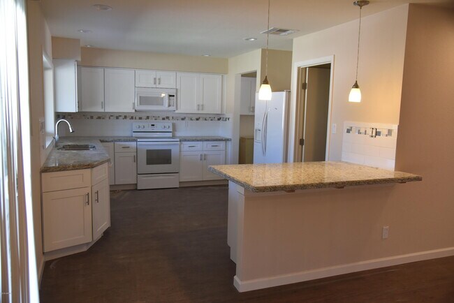 Building Photo - 1960 Alameda Dr