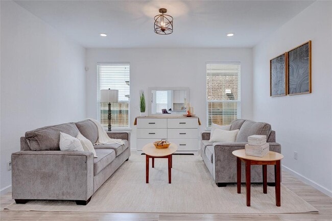 Foto del edificio - 468 Sheepshank Dr