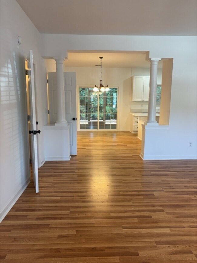 Foto del edificio - 1544 Oxborough Cir