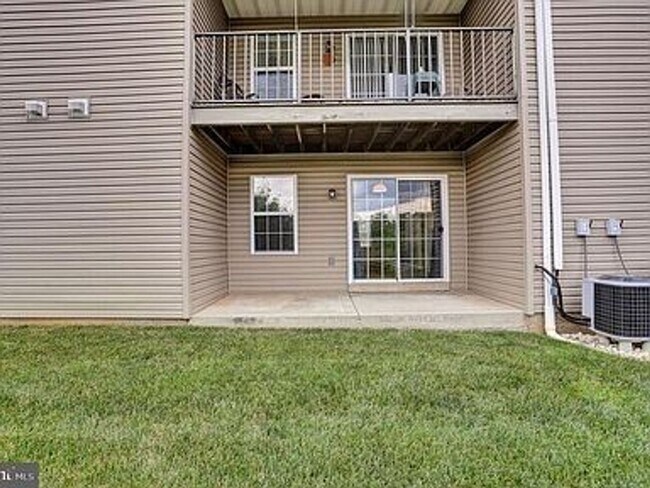 Building Photo - Remodeled Seven Oaks Condo
