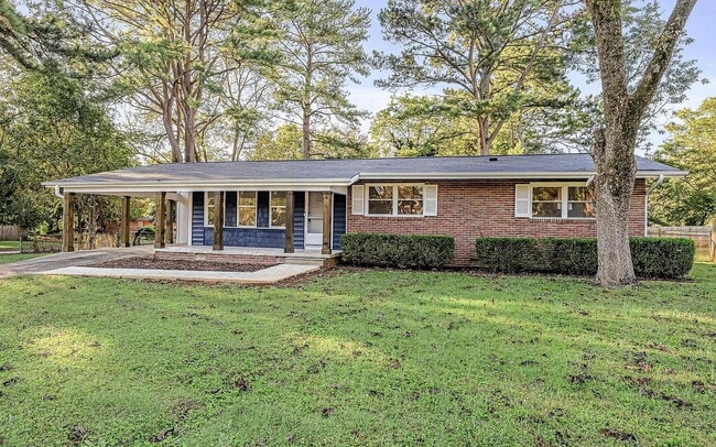 Building Photo - Coming soon, Section 8 Welcome!!! "Ranch style 3-Bed, 2-Bath Gem with 1,344 Sq Ft in Huntsville's...