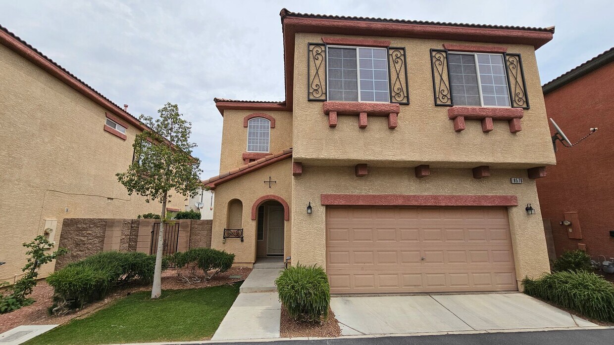 Primary Photo - GORGEOUS HOME NEAR BLUE DIAMOND & DECATUR!!!!