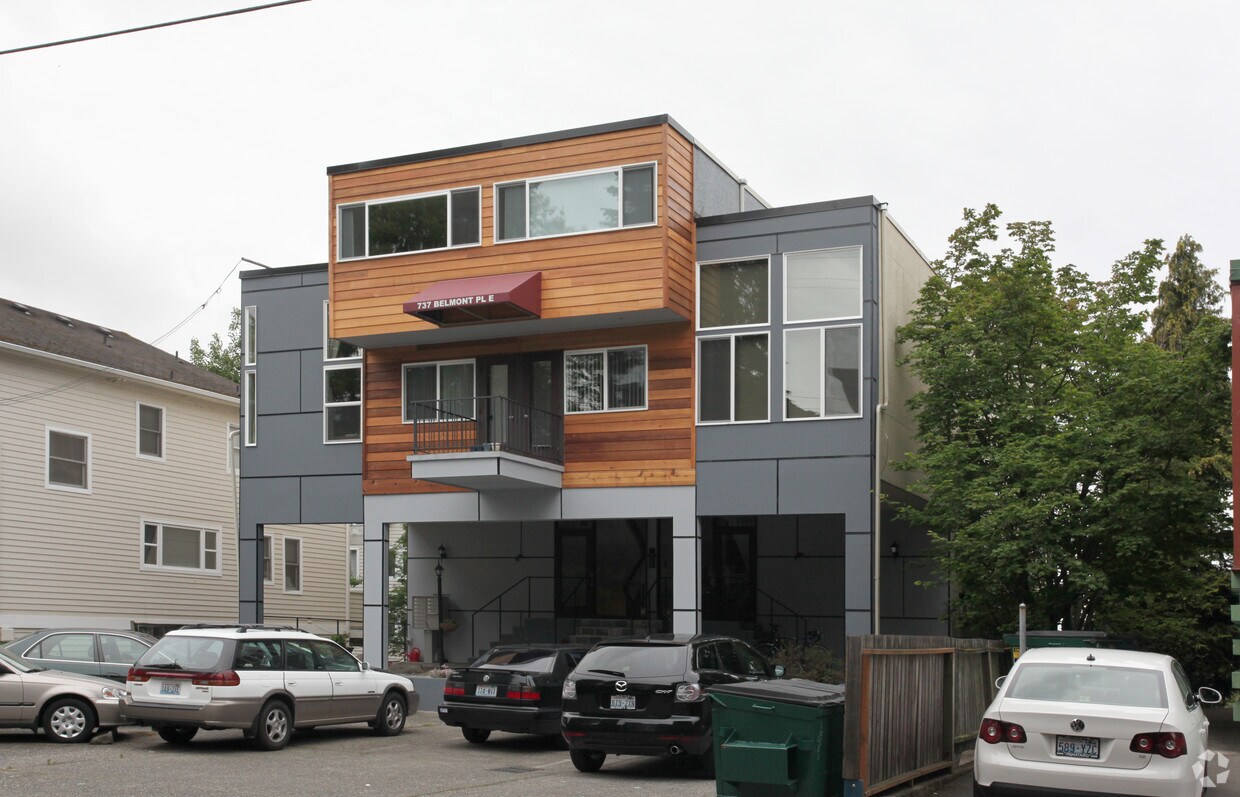 Building Photo - 737 Belmont Pl E