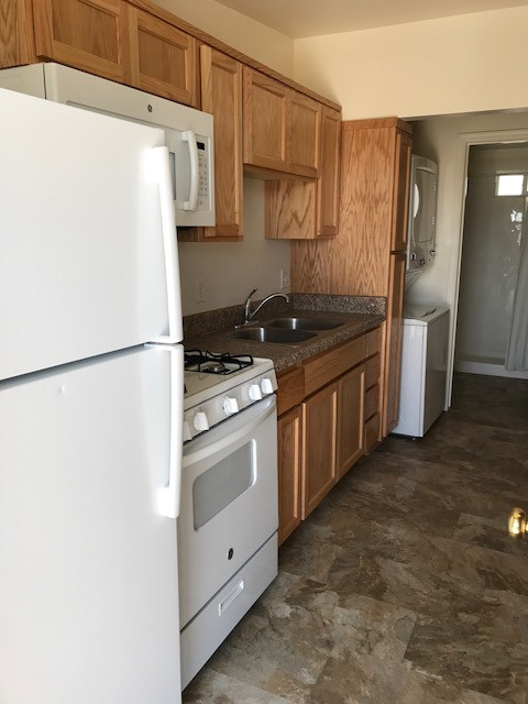 Kitchen - 2555 W 4th St