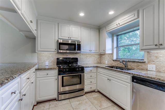 Foto del edificio - 2130 Forest Oaks Dr