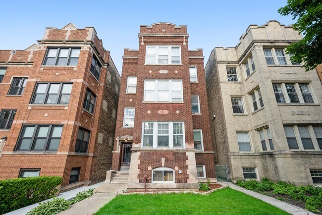 Foto del edificio - 6517 N Bosworth Ave