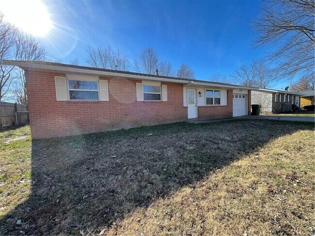 Building Photo - 1304 W Acorn Dr