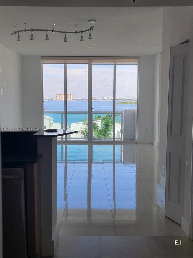 Building Photo - 7900 Harbor Island Dr
