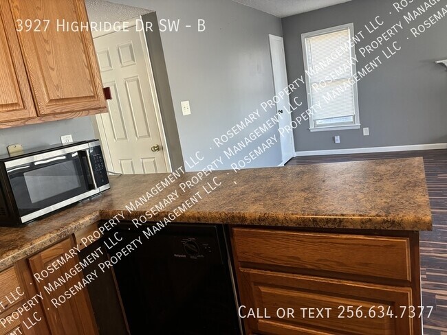 Building Photo - 3927 Highridge Dr SW