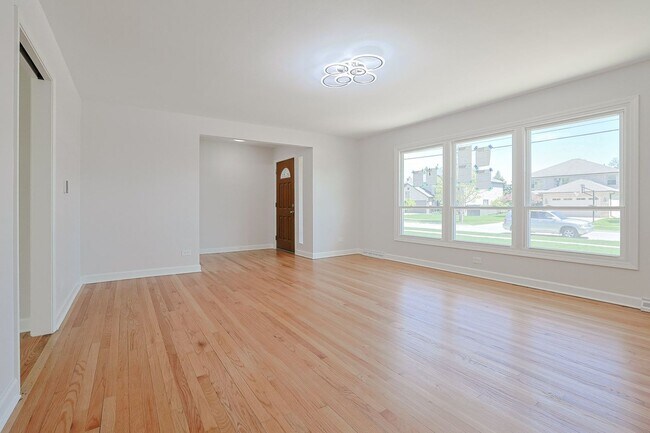 Foto del edificio - 2232 Sprucewood Ave