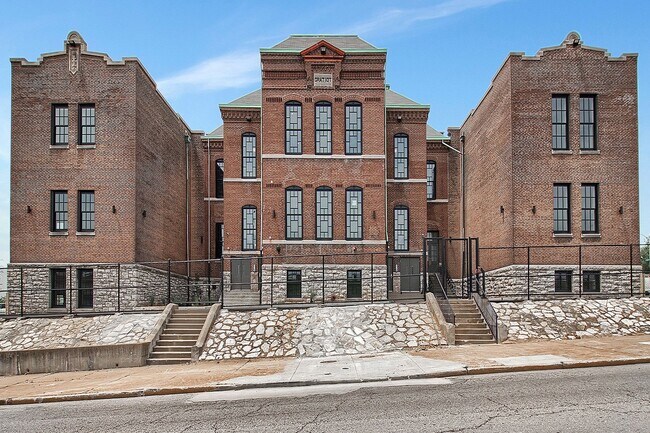 Foto del edificio - Too Cool for School