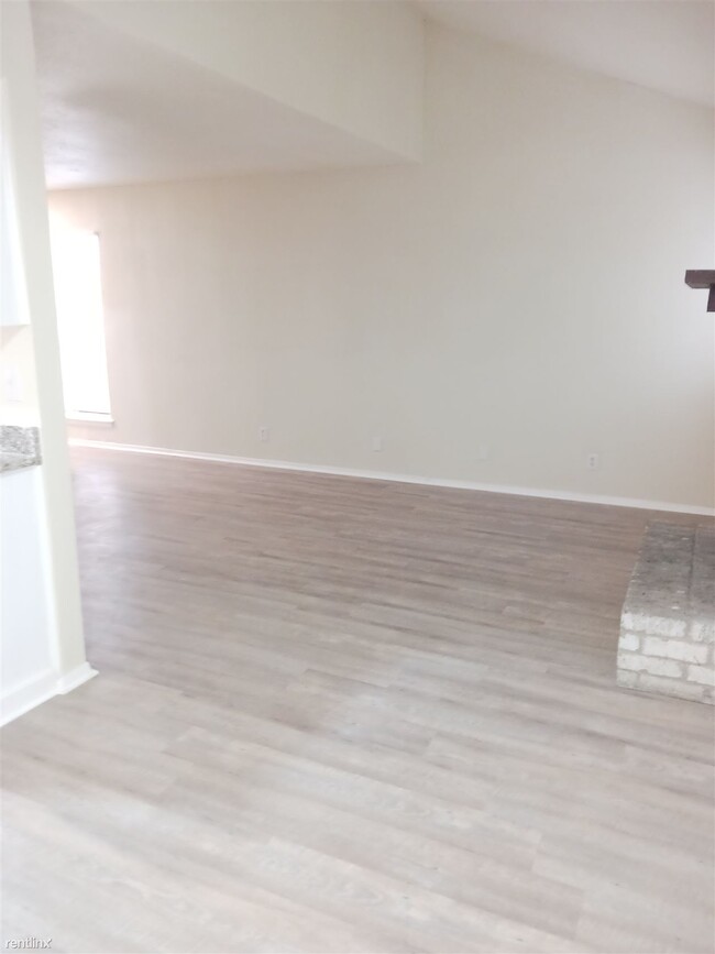 Foto del edificio - 2 br, 1.5 bath Townhome - 817 Betsy Ross D...