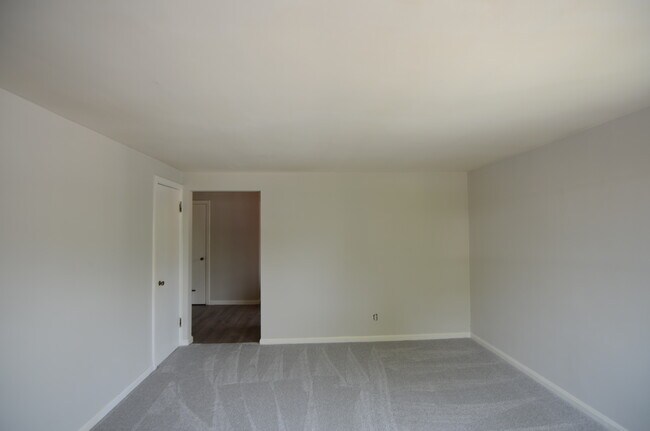 Foto del edificio - 8301 Burns Ave