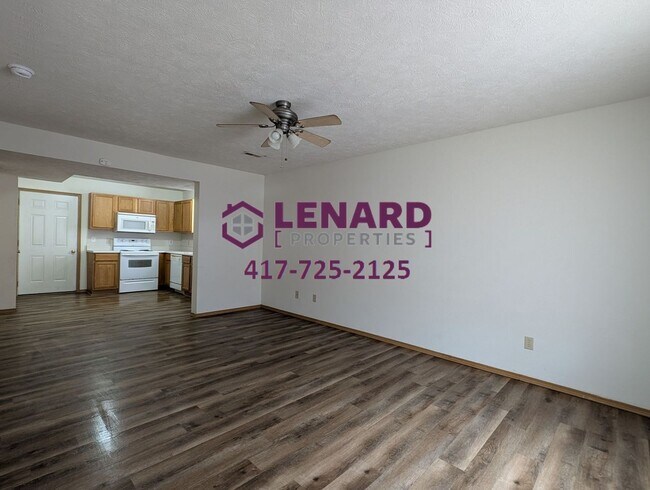Foto del edificio - 5791/3/5/7 N Orange Ln