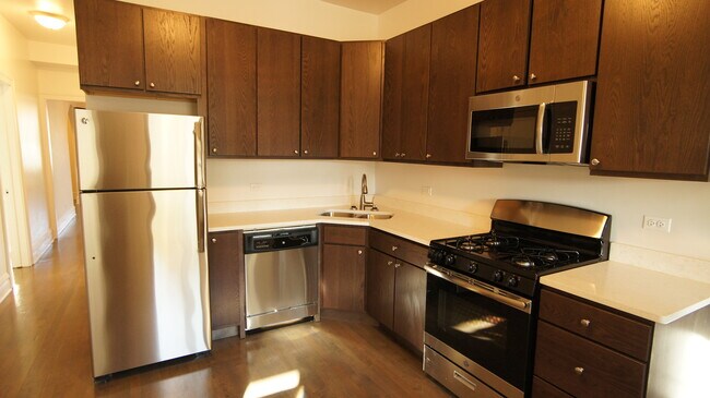 Foto del edificio - 2896 N Milwaukee Ave