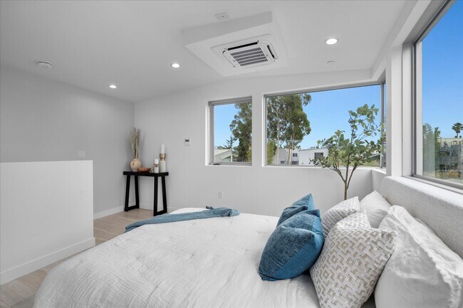 Foto del edificio - 541 Rose Ave