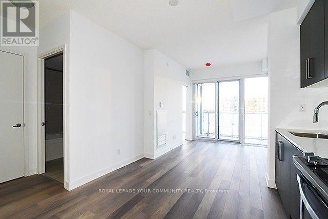 Building Photo - 5180-5180 Yonge St