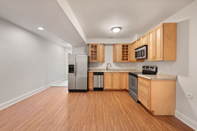 Foto del edificio - 3459 Holmead Pl NW