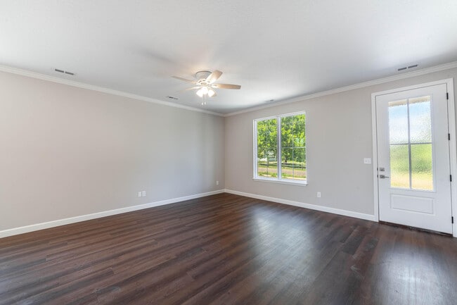 Building Photo - 212 Green Meadows Cir
