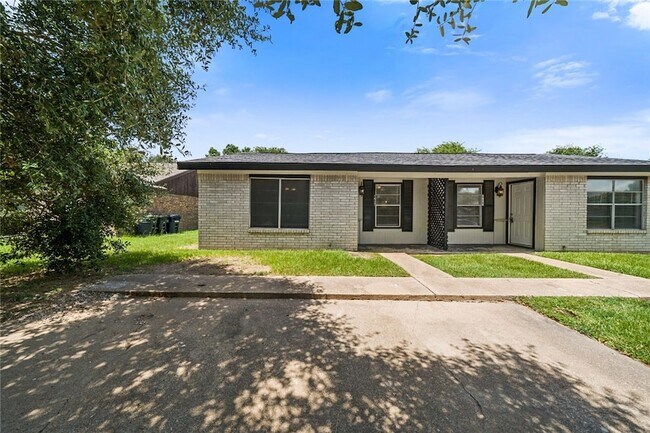 Foto del edificio - 1417 Hillside Dr