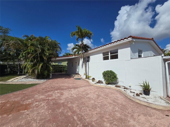 Foto del edificio - 8105 SW 17th Terrace