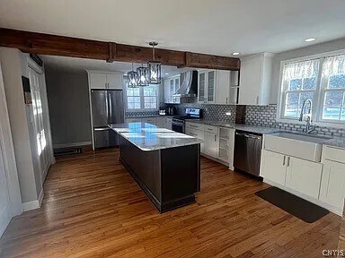 Foto del edificio - 6049 S Bay Rd