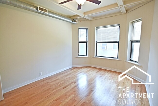 Building Photo - 714 W Buckingham Pl